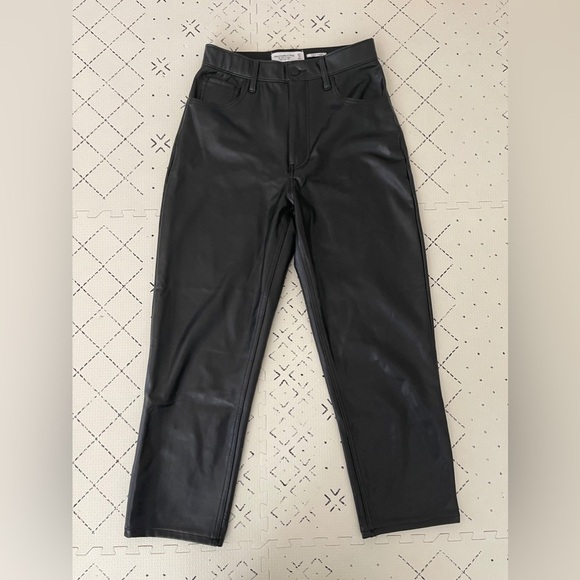 Abercrombie & Fitch‎ The Ankle Straight Ultra High Rise Faux Leather pants - Picture 3 of 10